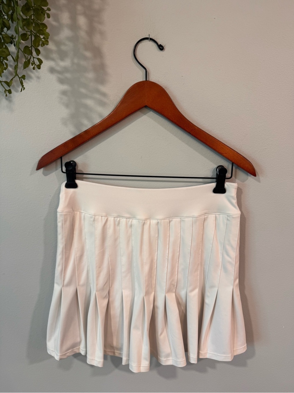 Tuckernuck White Pleated Skirt With Floral Shorts Size Small